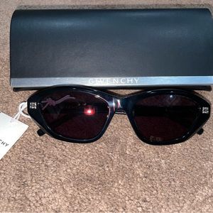 GVDAY cat-eye black acetate sunglasses. New in box